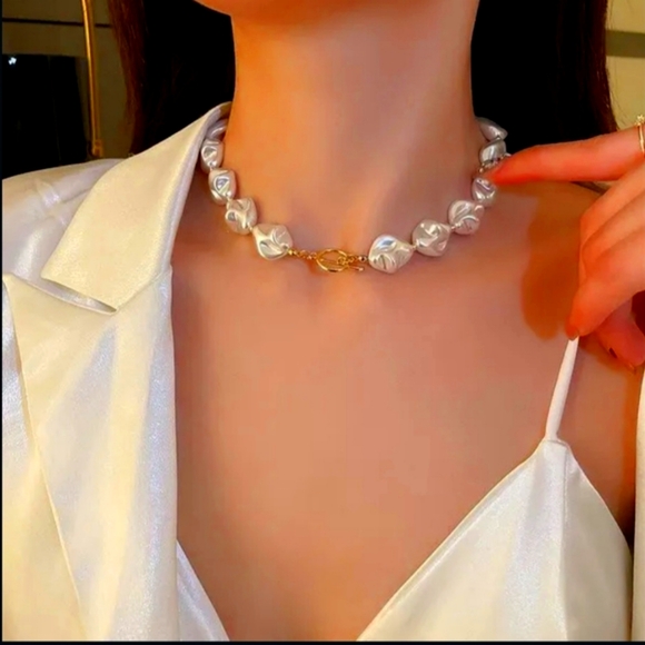 🔥🔥Not So Mystery Box 🔥5pc Pearl Jewlery!🔥 - Picture 3 of 6